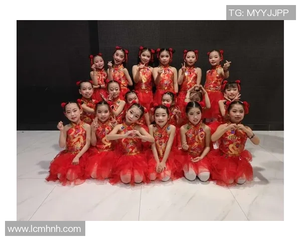 苏醒足球明星照片展现运动员风采与激情的完美瞬间